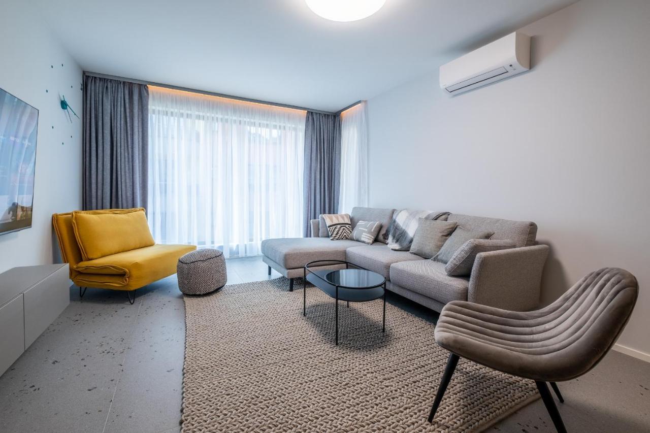 Emirates Lux Apartment And Parking Sofia Exterior photo
