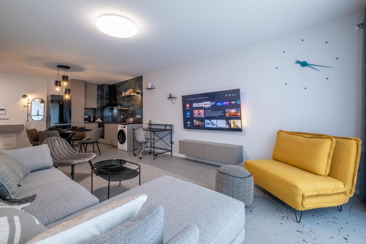 Emirates Lux Apartment And Parking Sofia Exterior photo