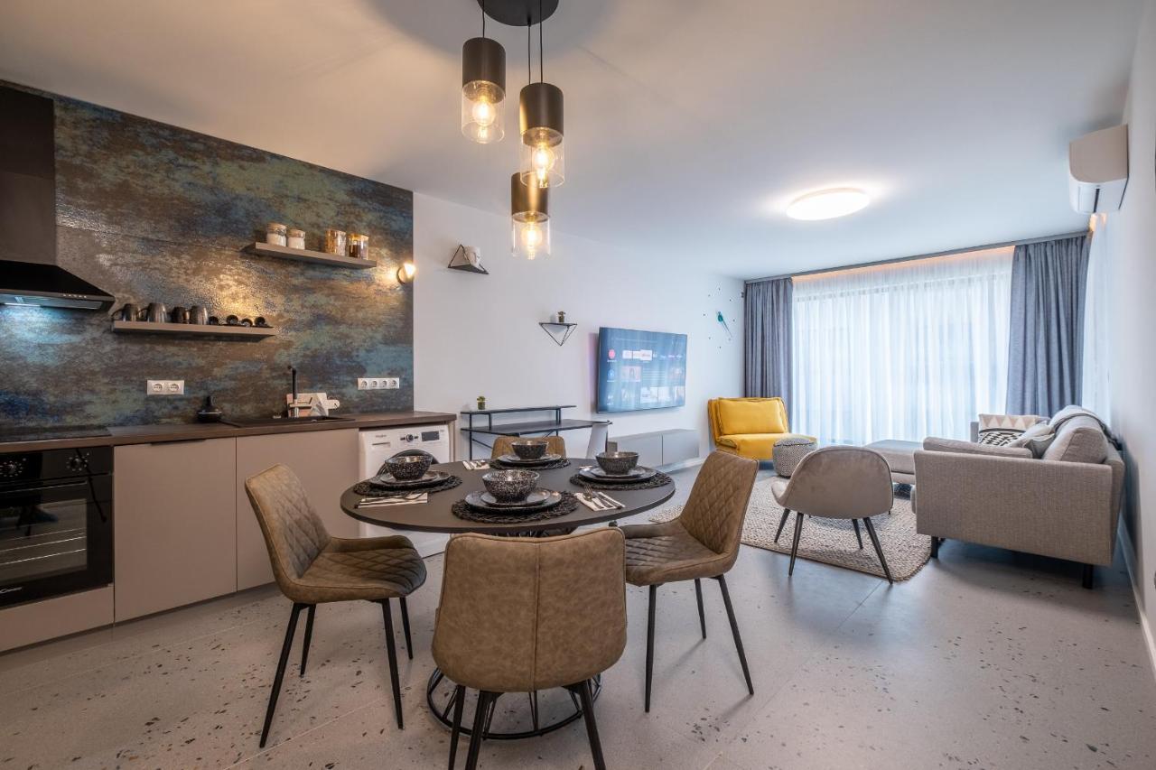 Emirates Lux Apartment And Parking Sofia Exterior photo