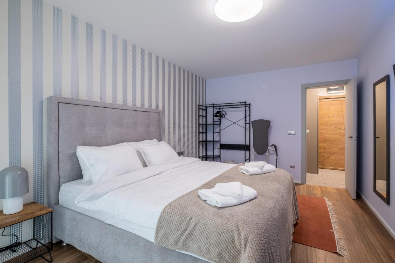 Emirates Lux Apartment And Parking Sofia Exterior photo