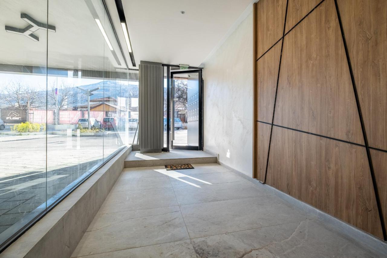 Emirates Lux Apartment And Parking Sofia Exterior photo