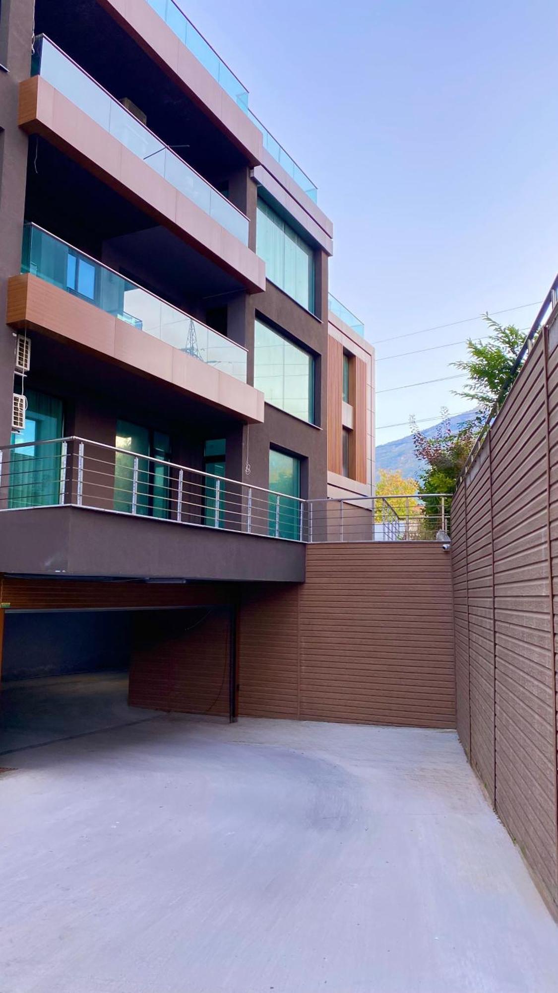 Emirates Lux Apartment And Parking Sofia Exterior photo